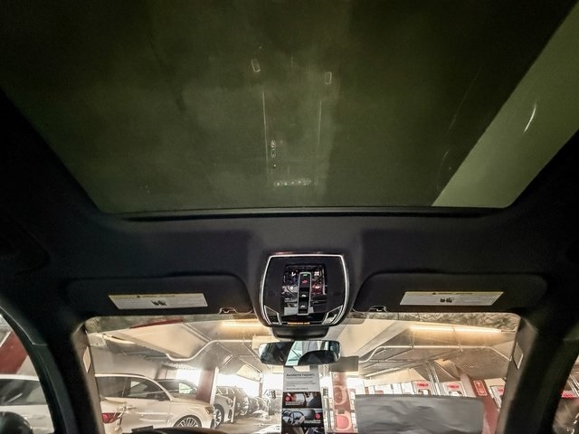 Thumbnail: 2025 Audi A8 - 21