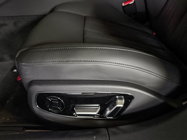 Thumbnail: 2025 Audi A8 - 22