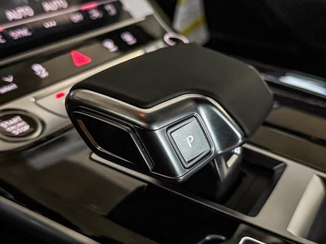 Thumbnail: 2025 Audi A8 - 13