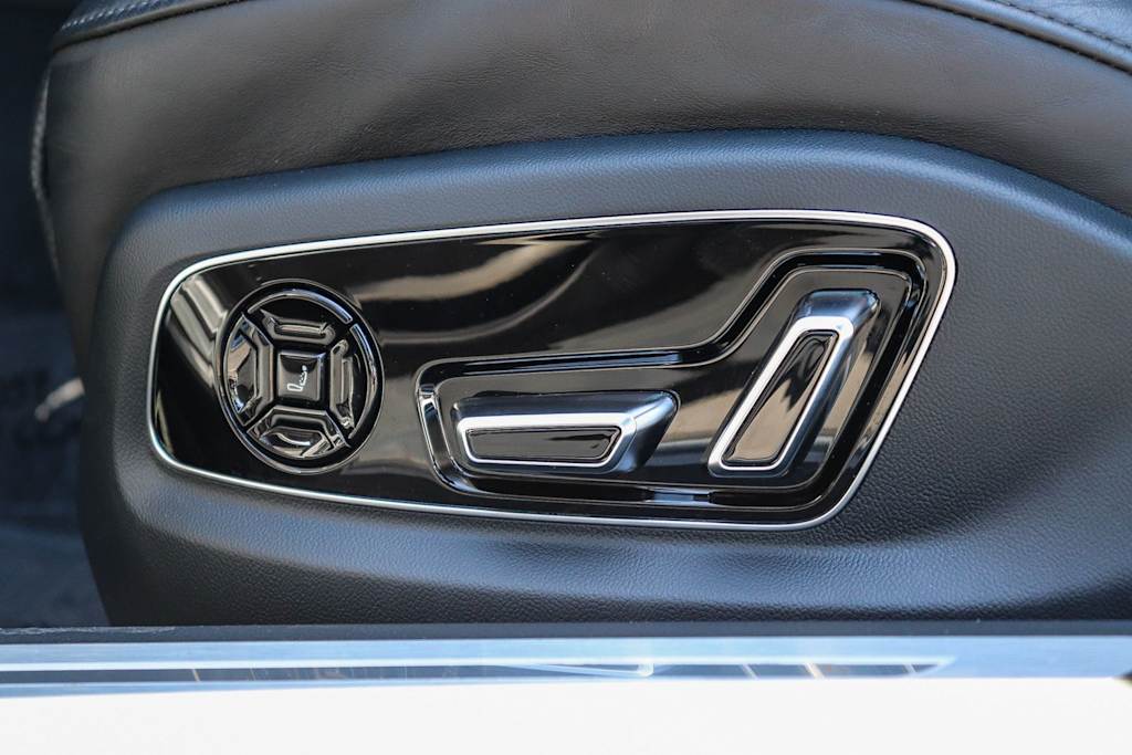 Thumbnail: 2023 Audi A8 - 25