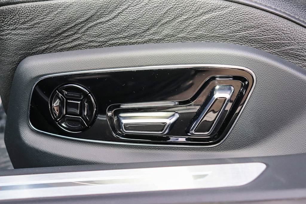 Thumbnail: 2023 Audi A8 - 27