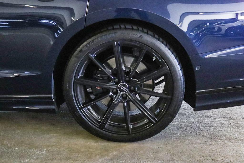 Thumbnail: 2024 Audi S8 - 11