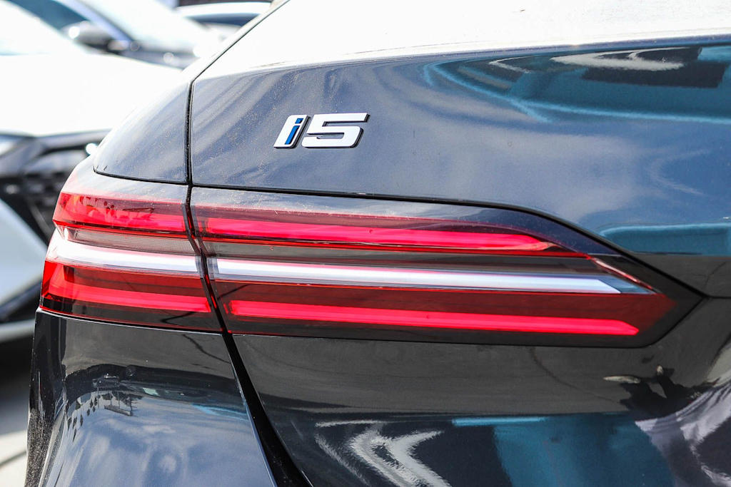 Thumbnail: 2024 BMW i5 - 21