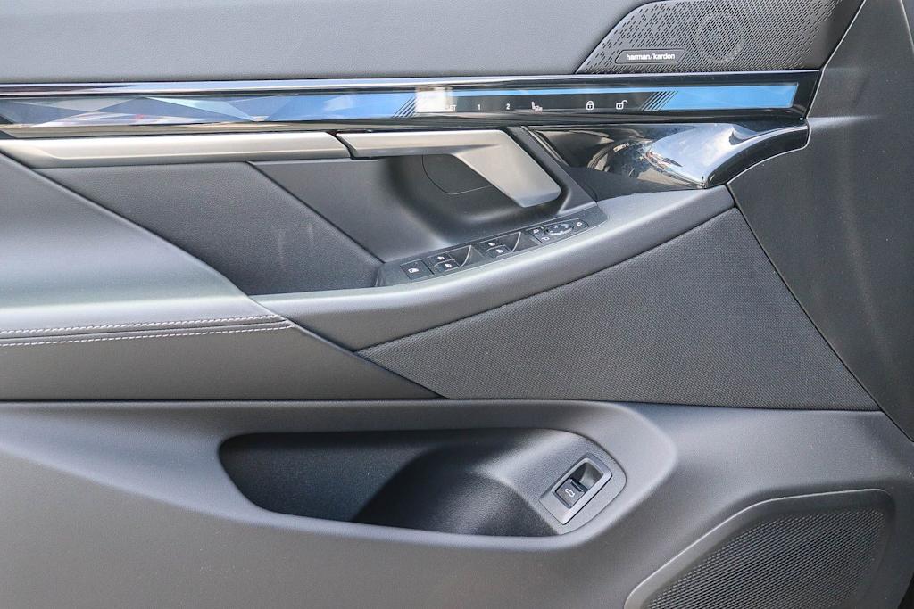 Thumbnail: 2024 BMW i5 - 24