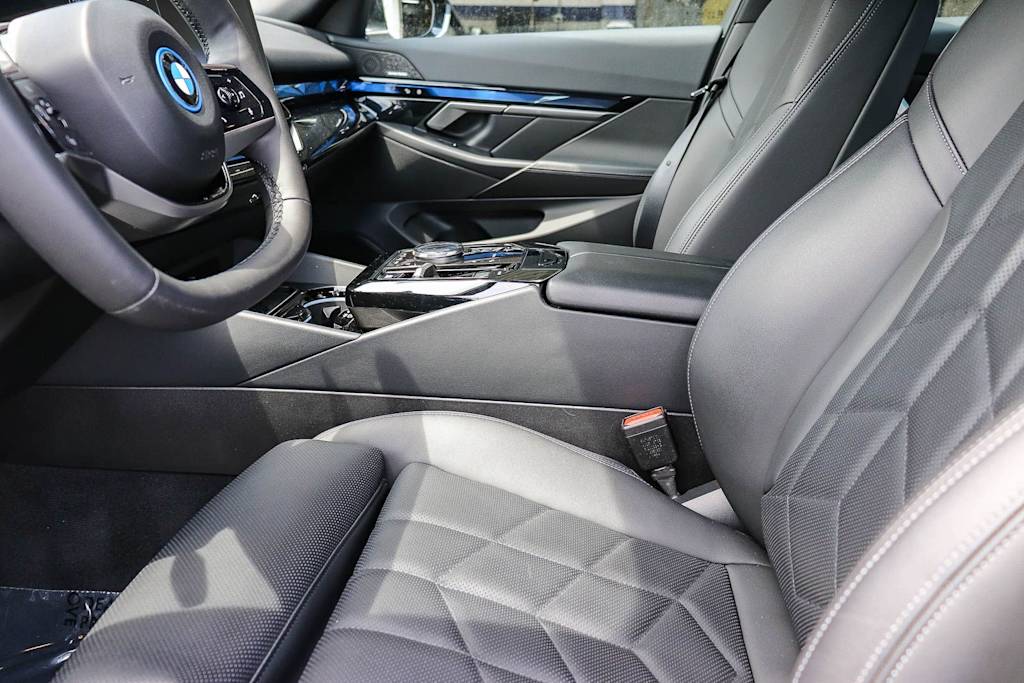 Thumbnail: 2024 BMW i5 - 10