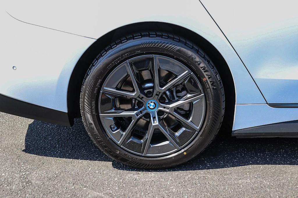 Thumbnail: 2023 BMW i4 - 18