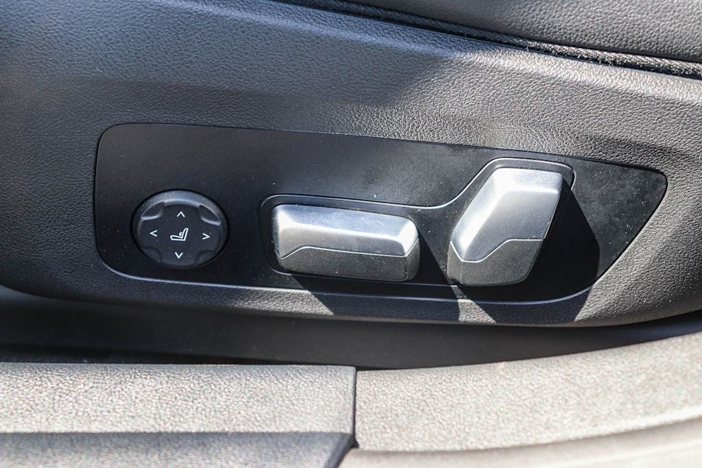 Thumbnail: 2023 BMW i4 - 22