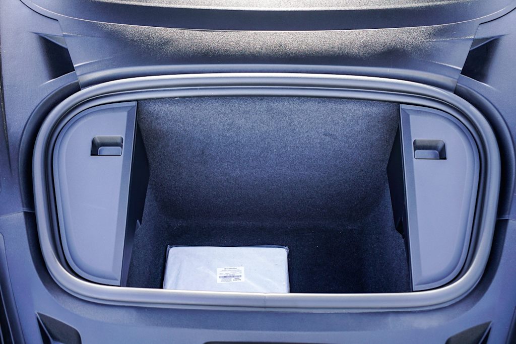 Thumbnail: 2023 Porsche Taycan - 27