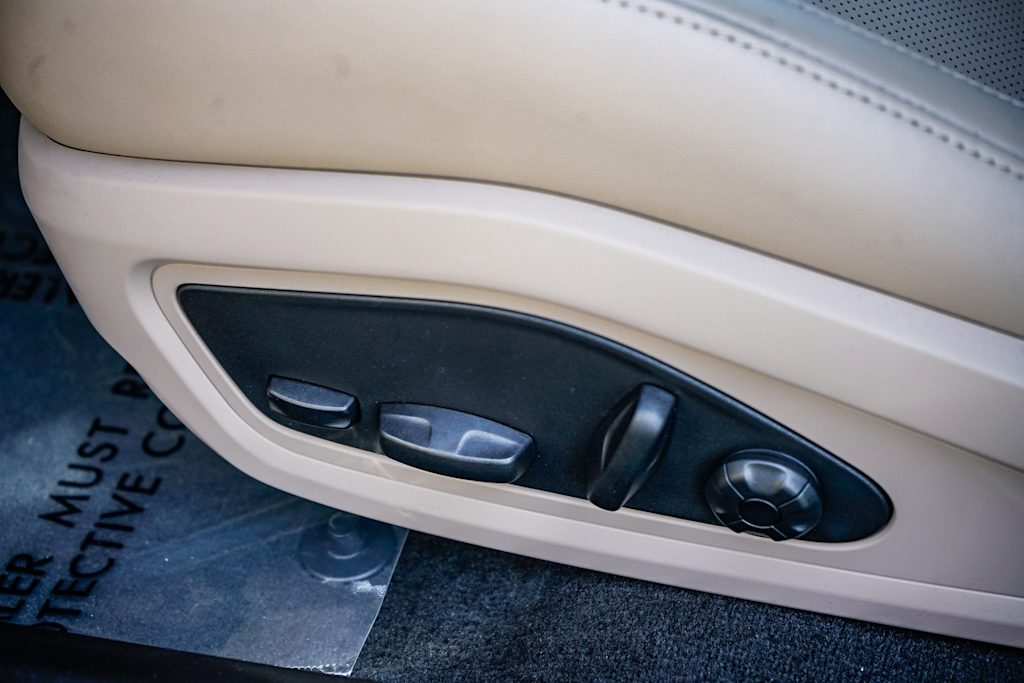 Thumbnail: 2023 Porsche Taycan - 22