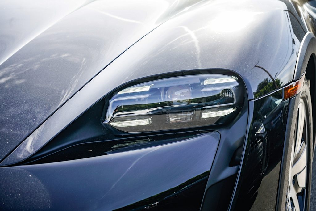 Thumbnail: 2023 Porsche Taycan - 16