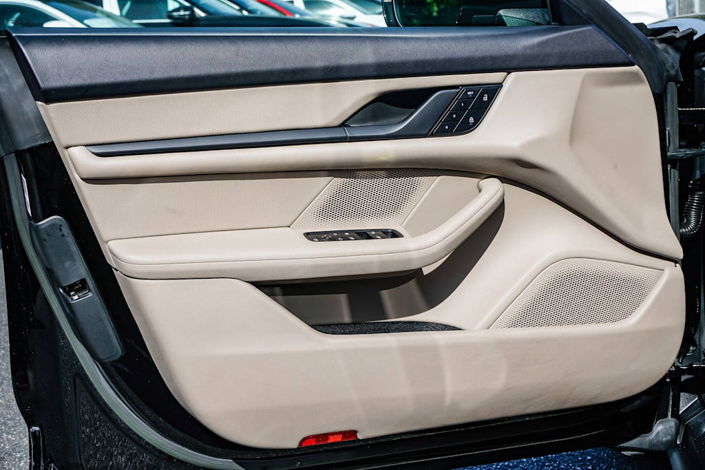 Thumbnail: 2023 Porsche Taycan - 21