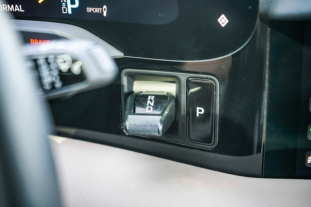 Thumbnail: 2023 Porsche Taycan - 23