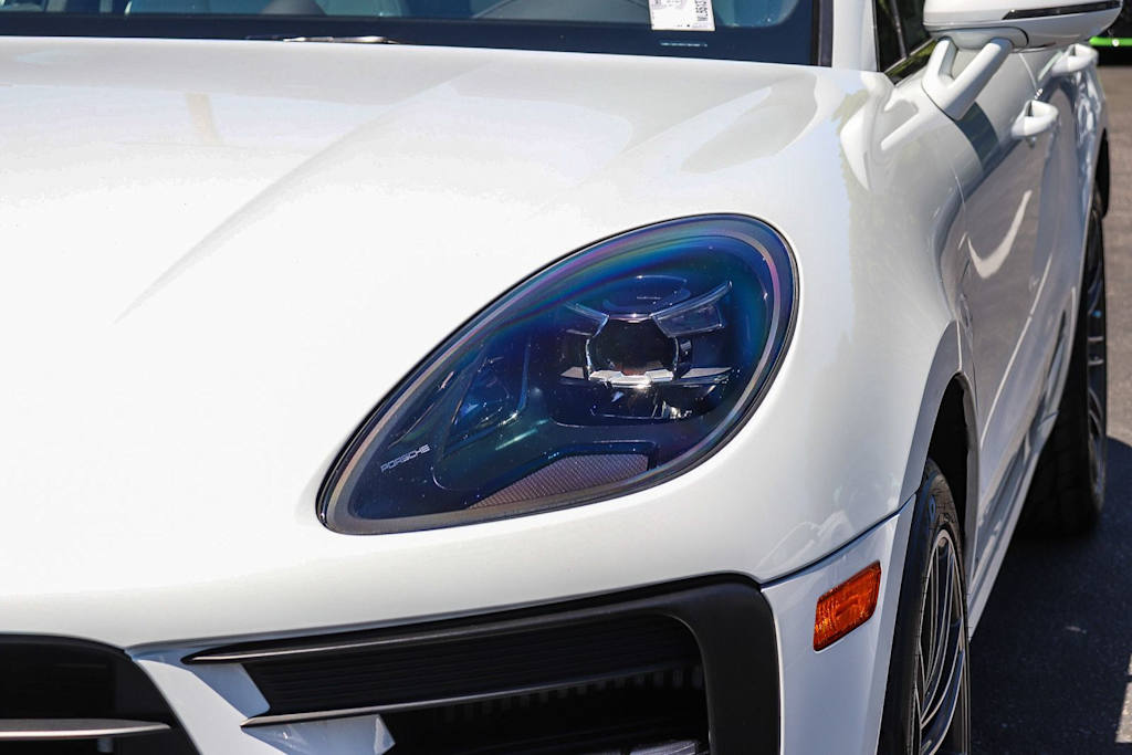 Thumbnail: 2021 Porsche Macan - 20