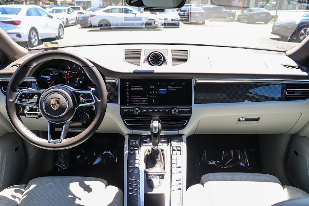 Thumbnail: 2021 Porsche Macan - 2