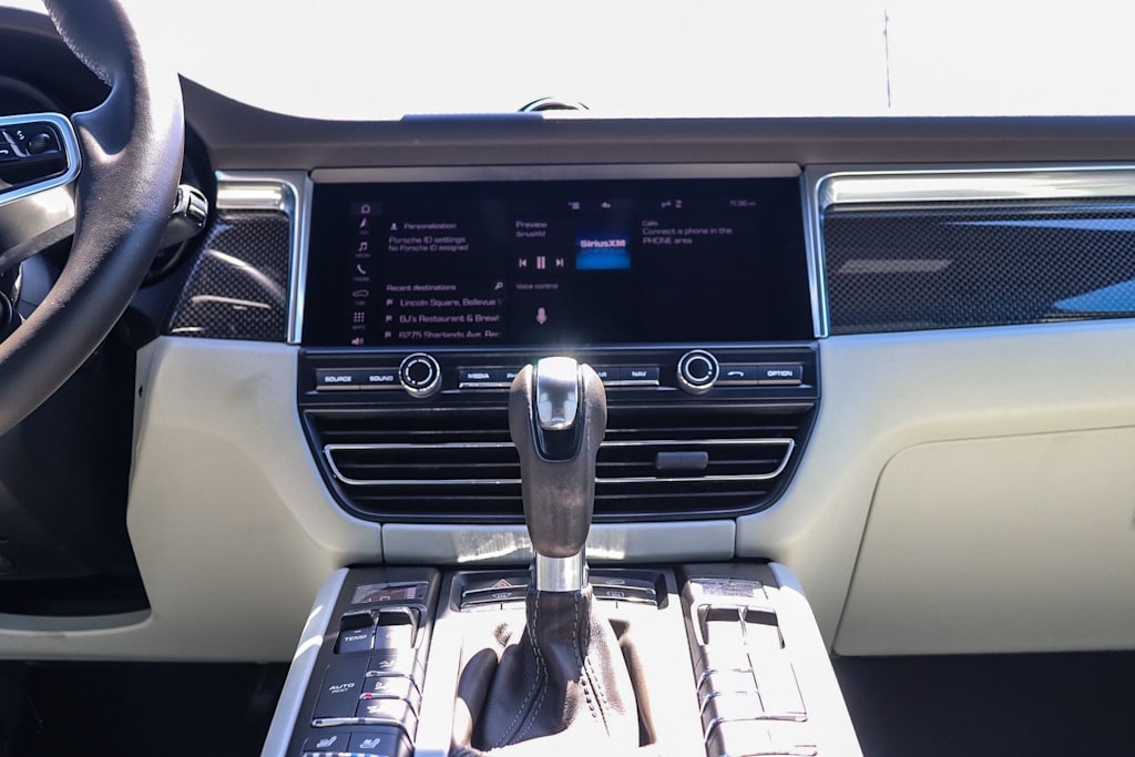 Thumbnail: 2021 Porsche Macan - 8