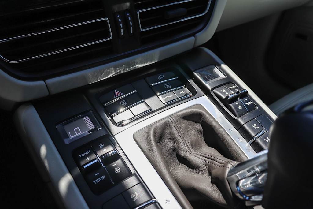 Thumbnail: 2021 Porsche Macan - 26