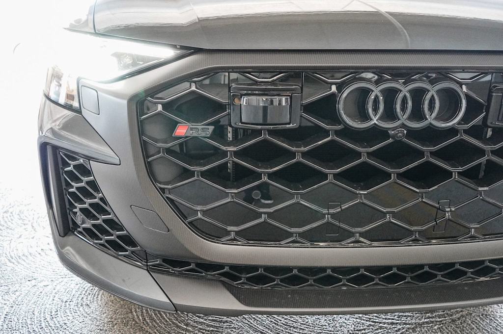 Thumbnail: 2026 Audi RS Q8 - 6