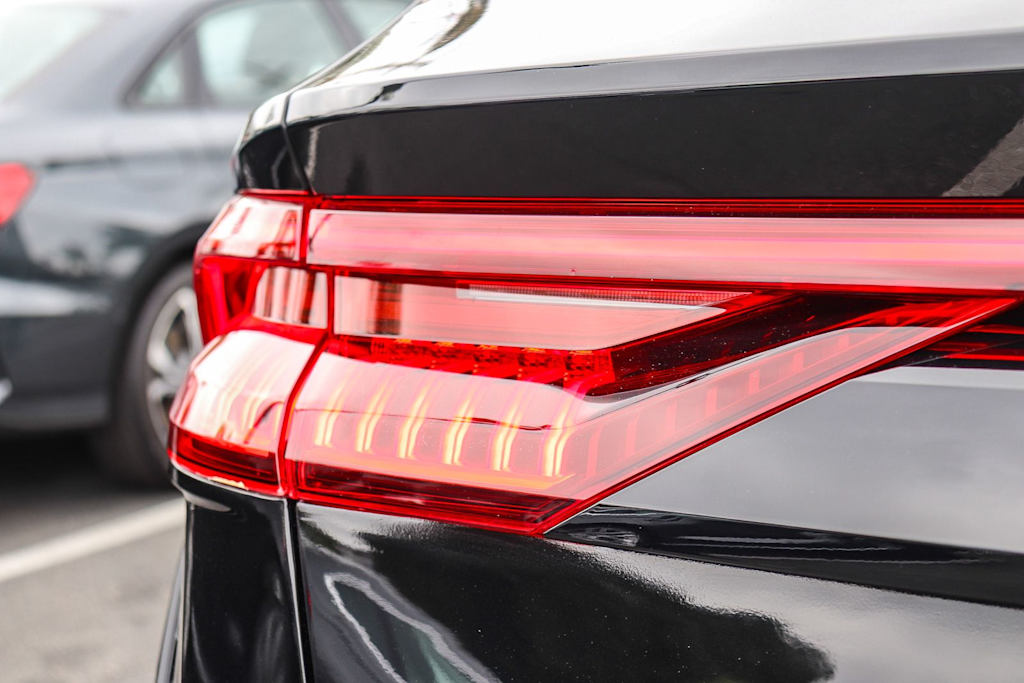 Thumbnail: 2022 Audi RS Q8 - 22