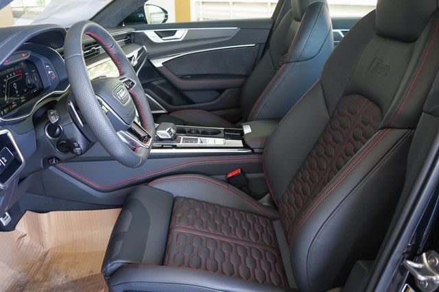 Thumbnail: 2025 Audi RS 6 - 10