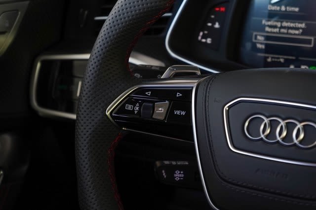 Thumbnail: 2025 Audi RS 6 - 23