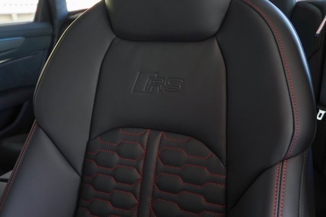 Thumbnail: 2025 Audi RS 6 - 30