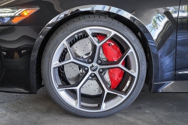 Thumbnail: 2025 Audi RS 6 - 6