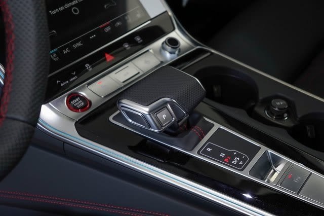 Thumbnail: 2025 Audi RS 6 - 13