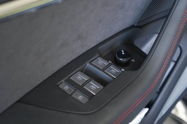 Thumbnail: 2025 Audi RS 6 - 26