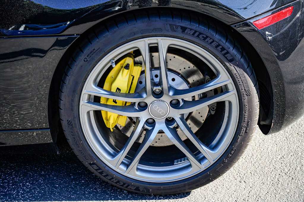 Thumbnail: 2011 Audi R8 - 6