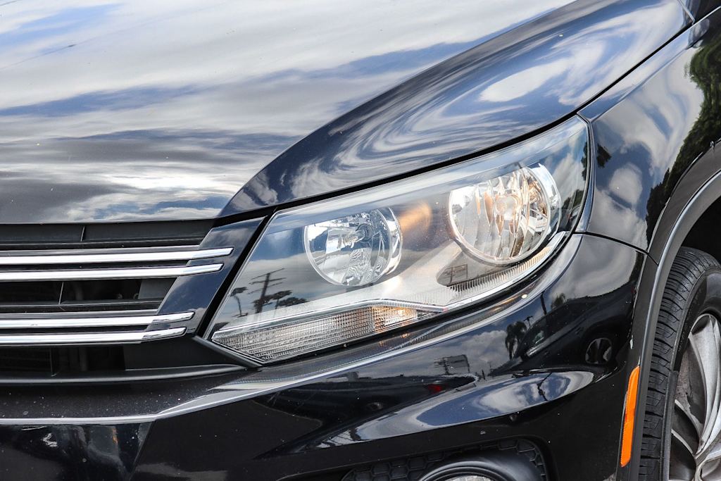 Thumbnail: 2013 Volkswagen Tiguan - 9