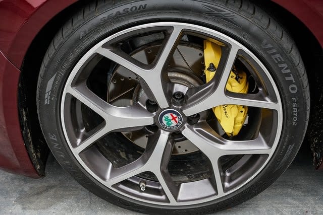2019 Alfa Romeo Giulia Base 11