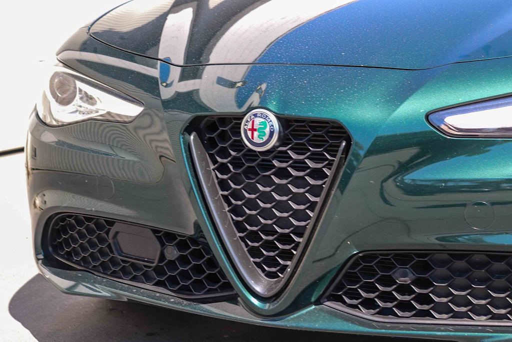 Thumbnail: 2021 Alfa Romeo Giulia - 5