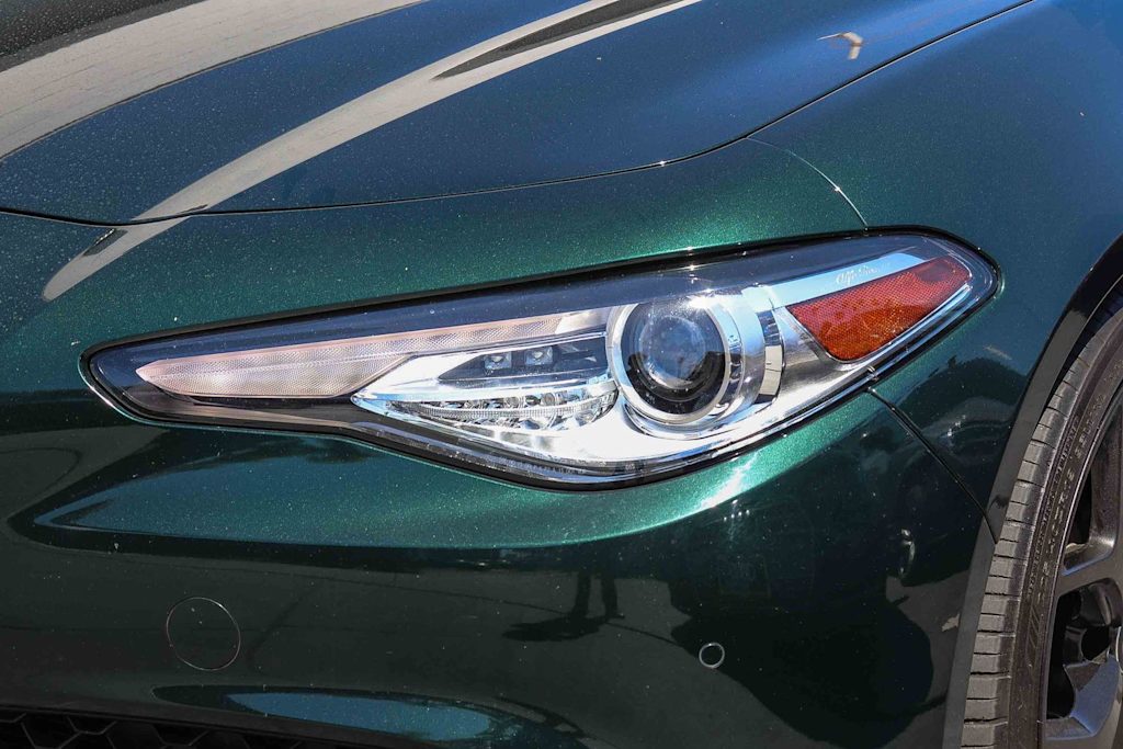 Thumbnail: 2021 Alfa Romeo Giulia - 10