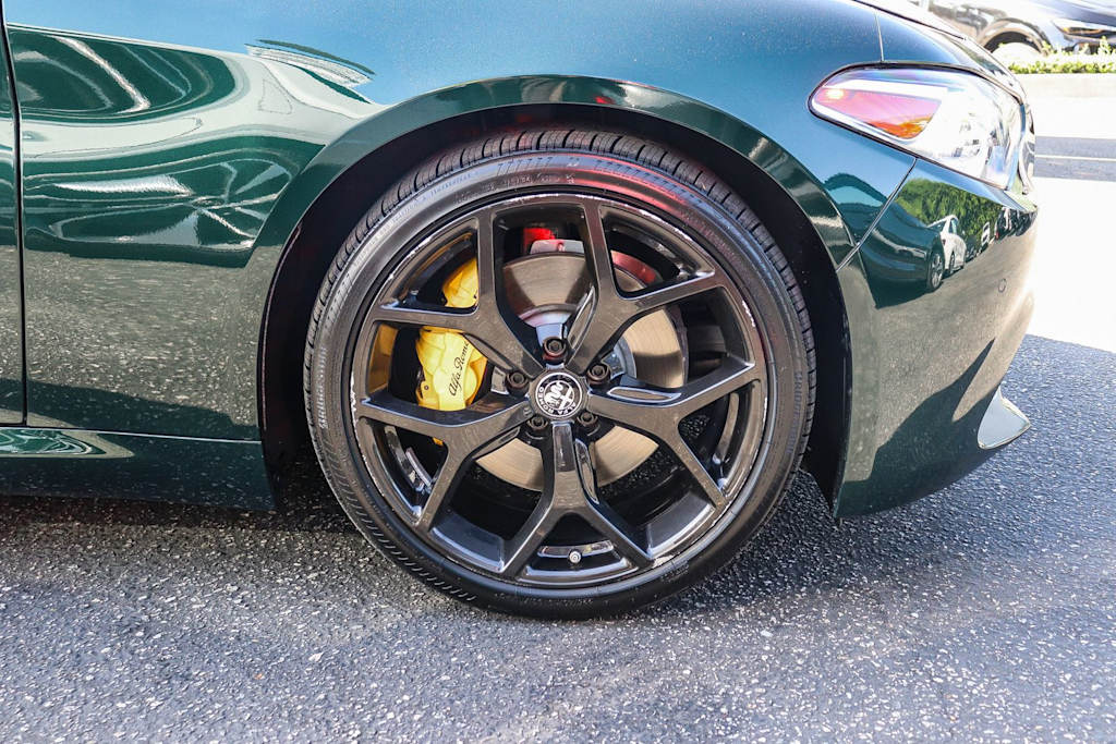 Thumbnail: 2021 Alfa Romeo Giulia - 7