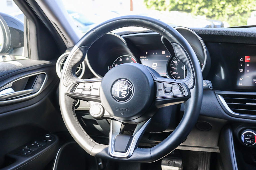 Thumbnail: 2021 Alfa Romeo Giulia - 12