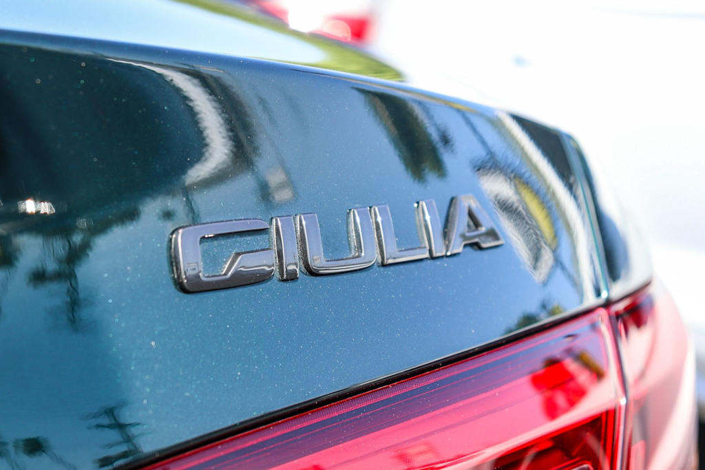 Thumbnail: 2021 Alfa Romeo Giulia - 22