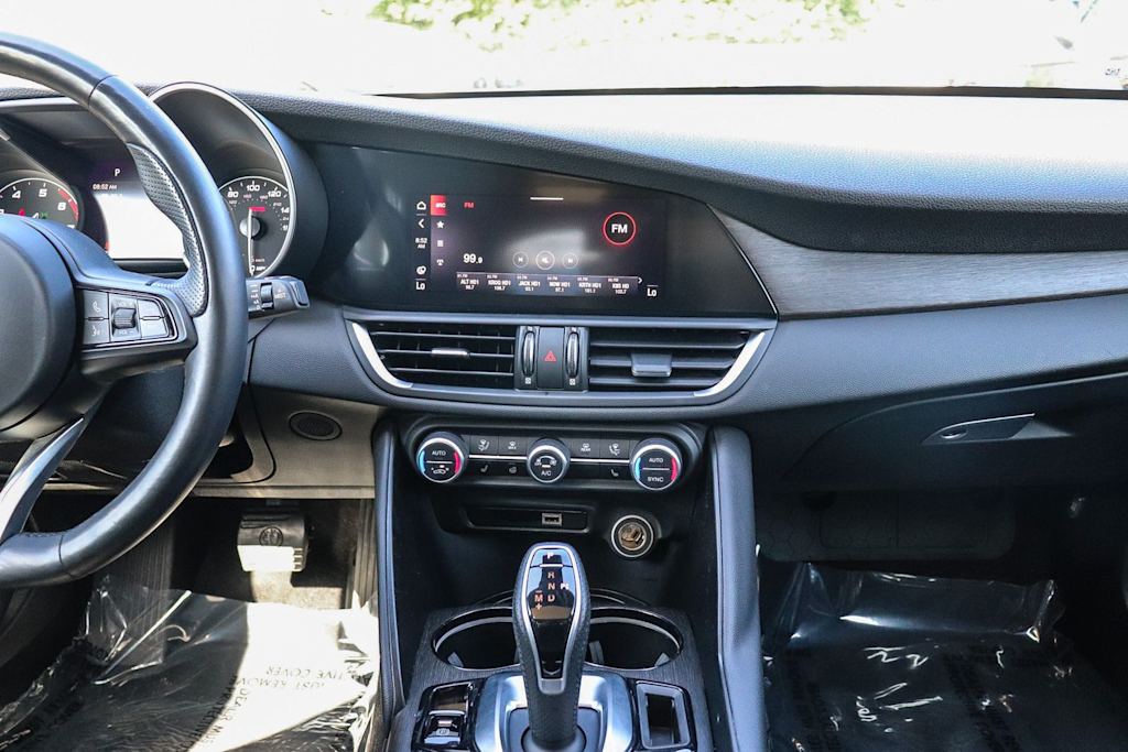 Thumbnail: 2021 Alfa Romeo Giulia - 8