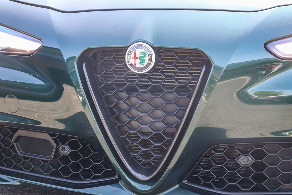 Thumbnail: 2021 Alfa Romeo Giulia - 6