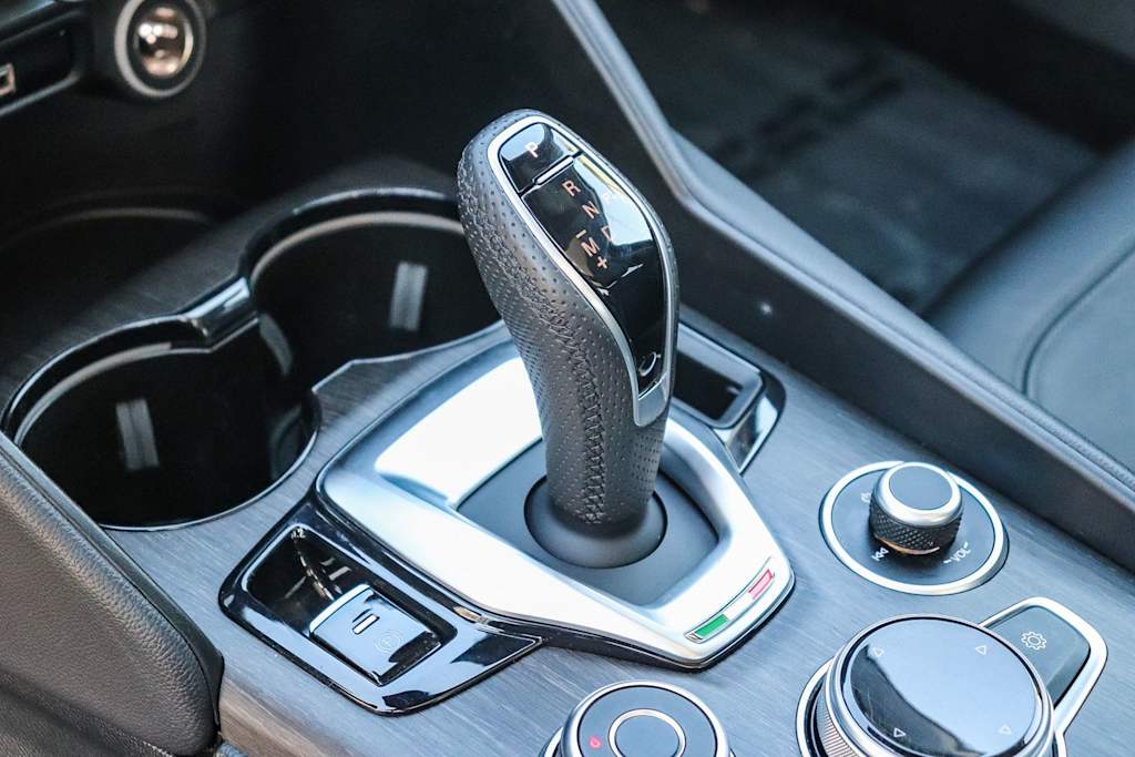 Thumbnail: 2021 Alfa Romeo Giulia - 14
