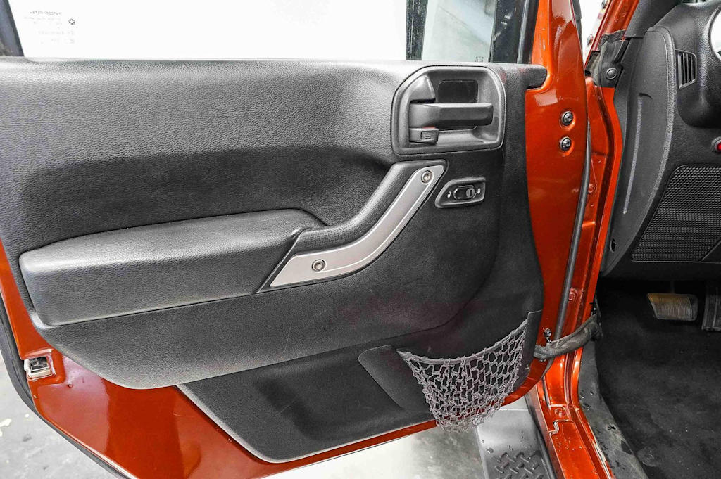 Thumbnail: 2014 Jeep Wrangler - 25