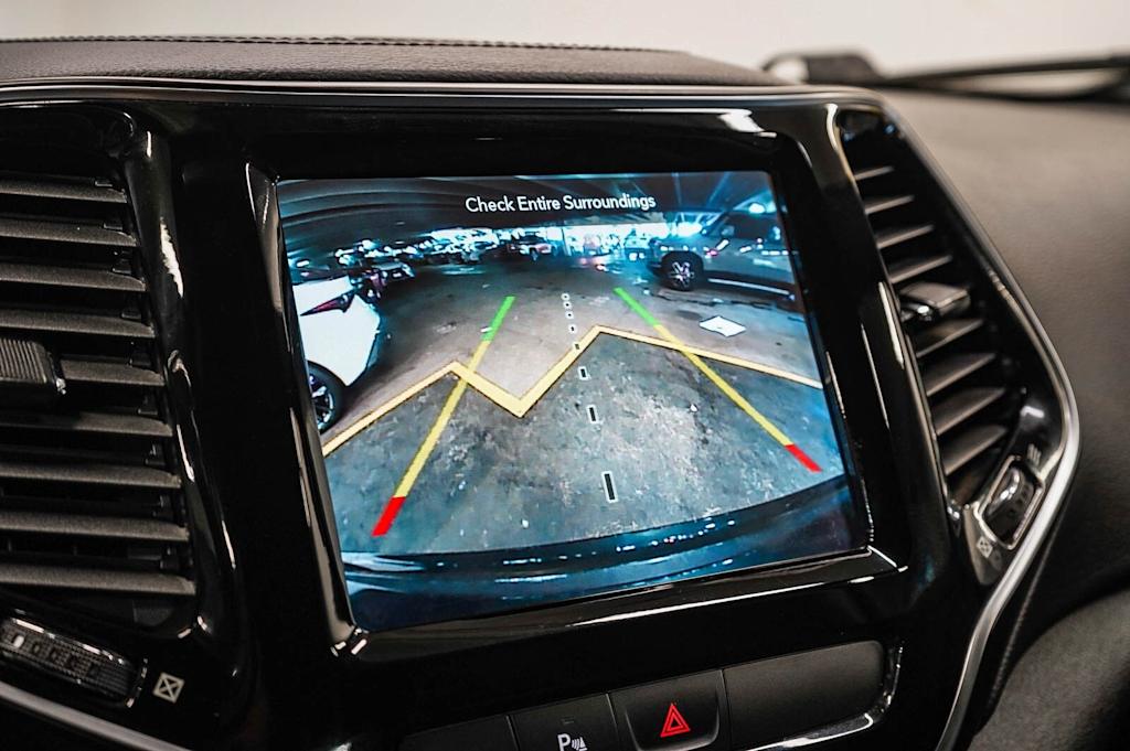 Thumbnail: 2020 Jeep Cherokee - 28