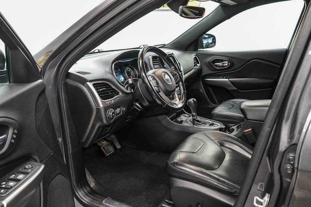 Thumbnail: 2020 Jeep Cherokee - 9