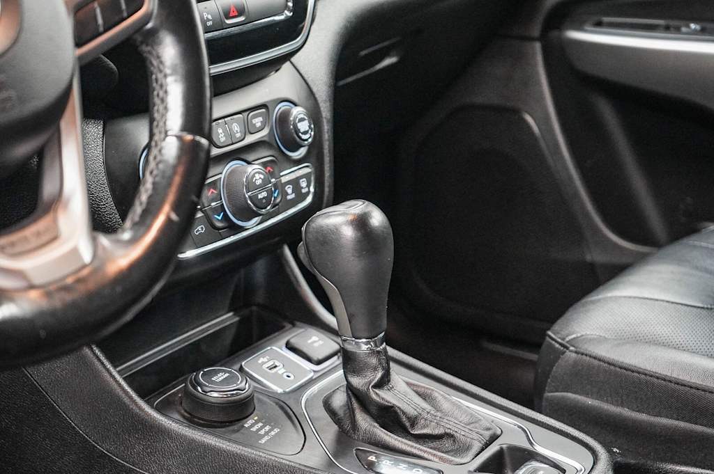 Thumbnail: 2020 Jeep Cherokee - 14