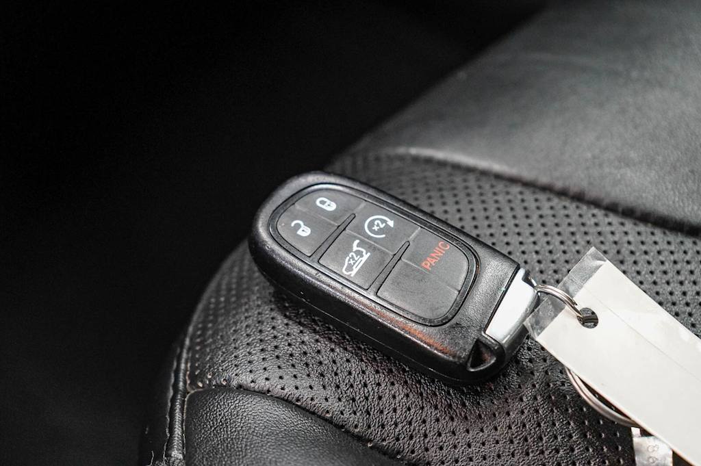 Thumbnail: 2020 Jeep Cherokee - 17