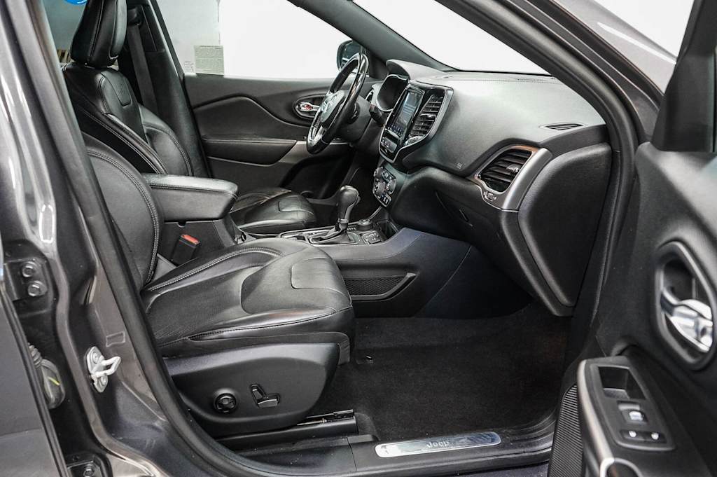 Thumbnail: 2020 Jeep Cherokee - 8