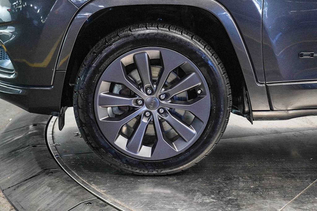 Thumbnail: 2020 Jeep Cherokee - 5