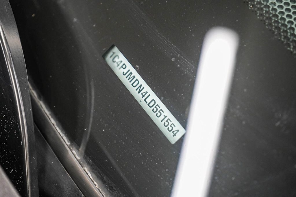 Thumbnail: 2020 Jeep Cherokee - 29