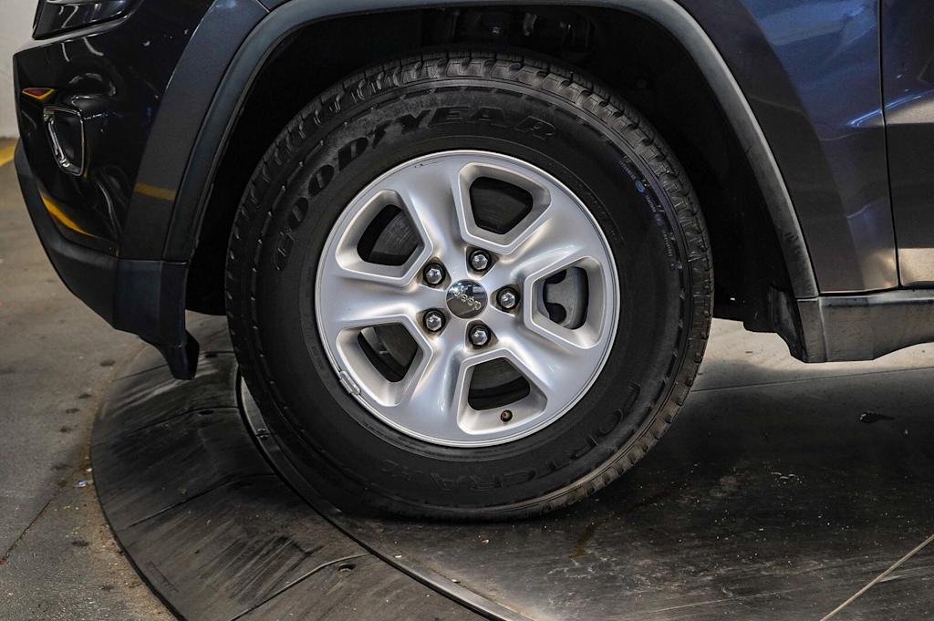 Thumbnail: 2015 Jeep Grand Cherokee - 7