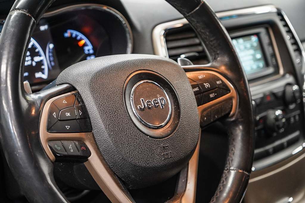 Thumbnail: 2015 Jeep Grand Cherokee - 25