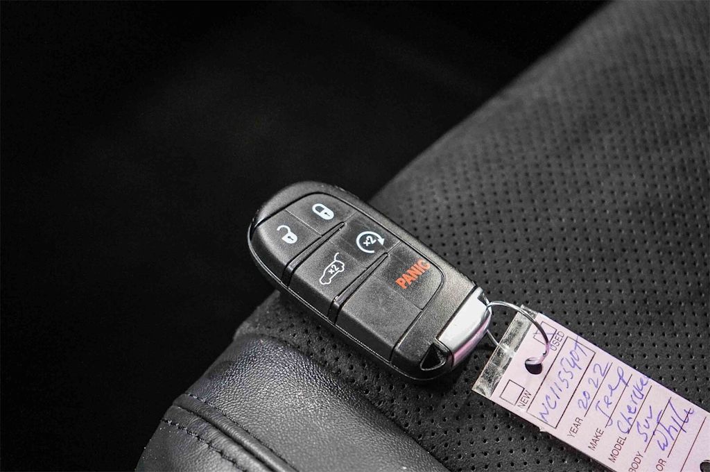 Thumbnail: 2022 Jeep Grand Cherokee - 17